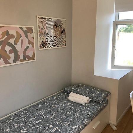Single Bedrooms With Wifi And Underbed 10 London Kültér fotó