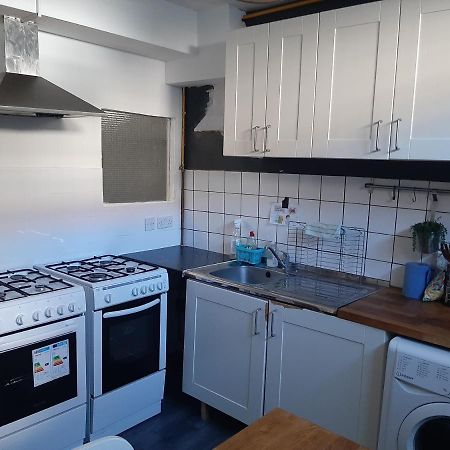 Single Bedrooms With Wifi And Underbed 10 London Kültér fotó