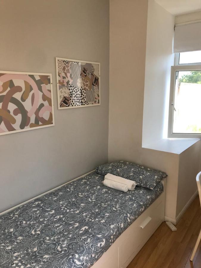 Single Bedrooms With Wifi And Underbed 10 London Kültér fotó