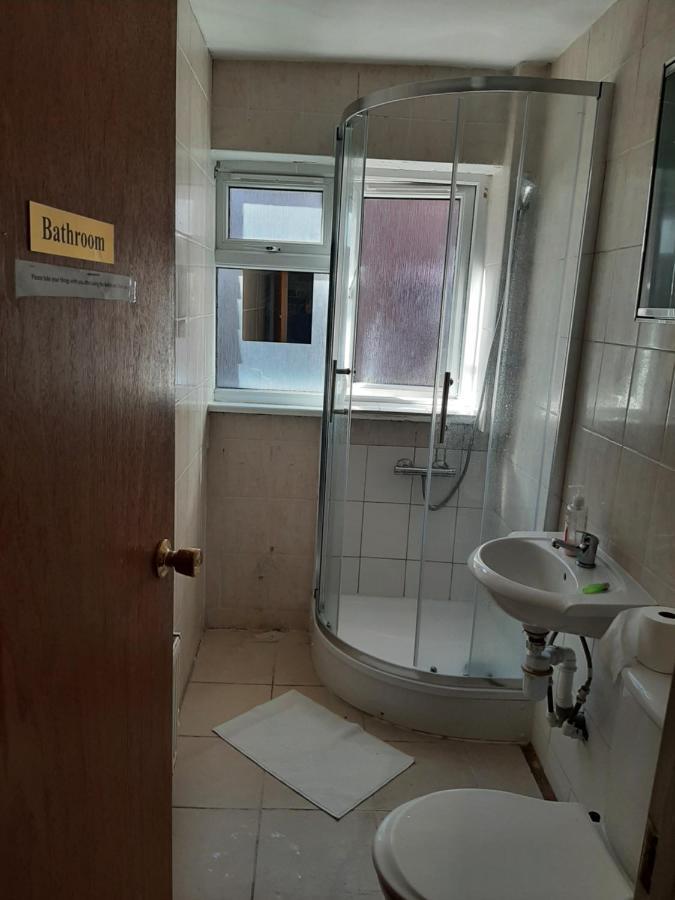 Single Bedrooms With Wifi And Underbed 10 London Kültér fotó