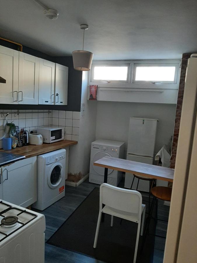 Single Bedrooms With Wifi And Underbed 10 London Kültér fotó